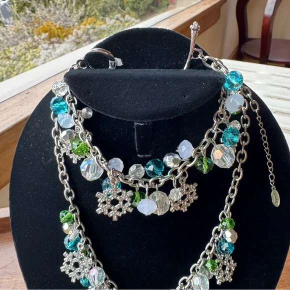Pier One Imports Sparkle Snowflake Necklace & Bracelet Combo - Picture 4 of 10